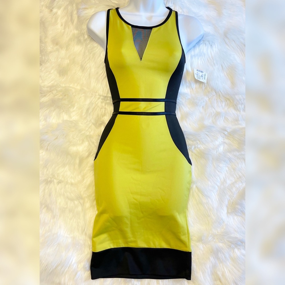 Green & Black Fitted Midi Body Con Dress!👗